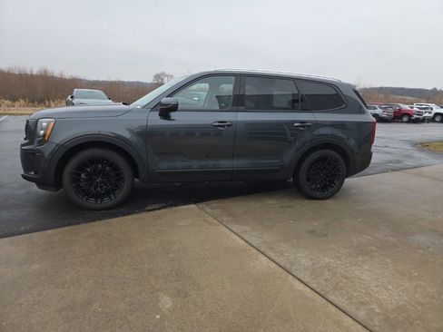 Used 2022 Kia Telluride EX w/ EX Premium Package image 4