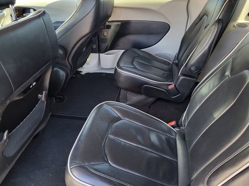 Used 2023 Chrysler Pacifica Limited image 22