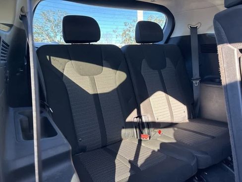Used 2022 Kia Sorento LX image 9