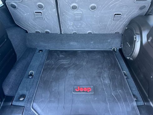 Used 2023 Jeep Wrangler Unlimited Sahara w/ Cold Weather Group AWD/4WD image 16