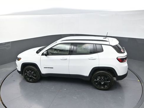 New 2026 Jeep Compass Latitude image 14