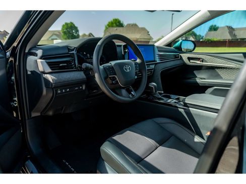 Used 2026 Toyota Camry XLE FWD image 10