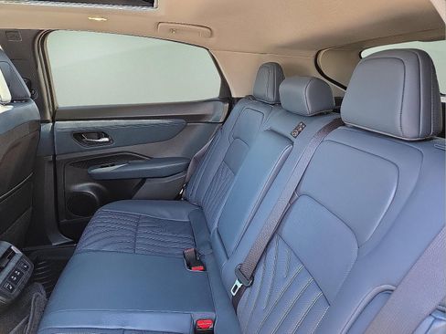 Used 2025 Nissan Ariya Platinum image 10