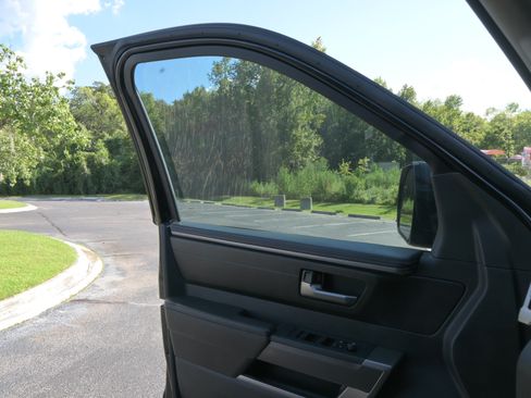 Used 2022 Toyota Tundra SR5 w/ SR5 Convenience Package AWD/4WD image 22