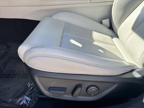 Used 2023 Genesis G70 2.0T image 18