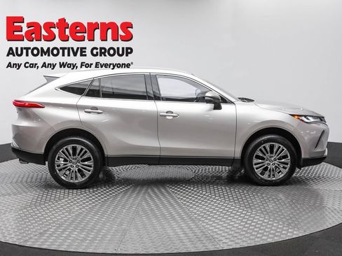 Used 2023 Toyota Venza Limited AWD/4WD image 4