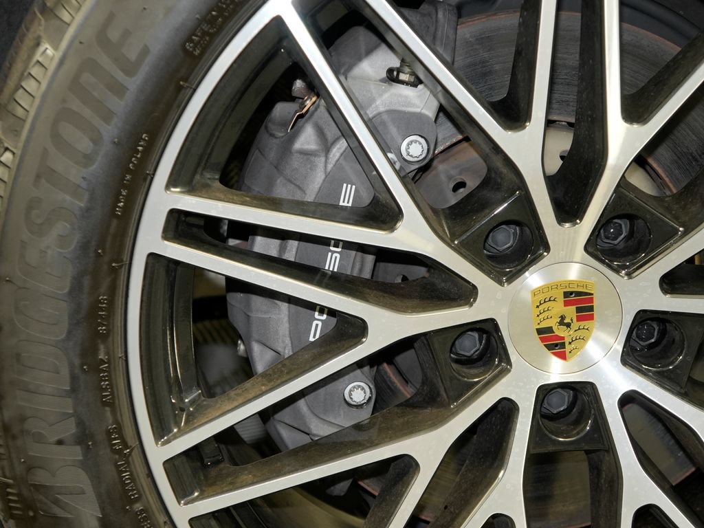 Certified 2024 Porsche Cayenne AWD/4WD image 17