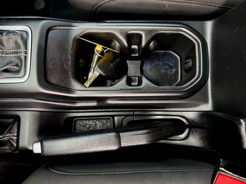 Used 2019 Jeep Wrangler Unlimited Sahara w/ LED Lighting Group image 31