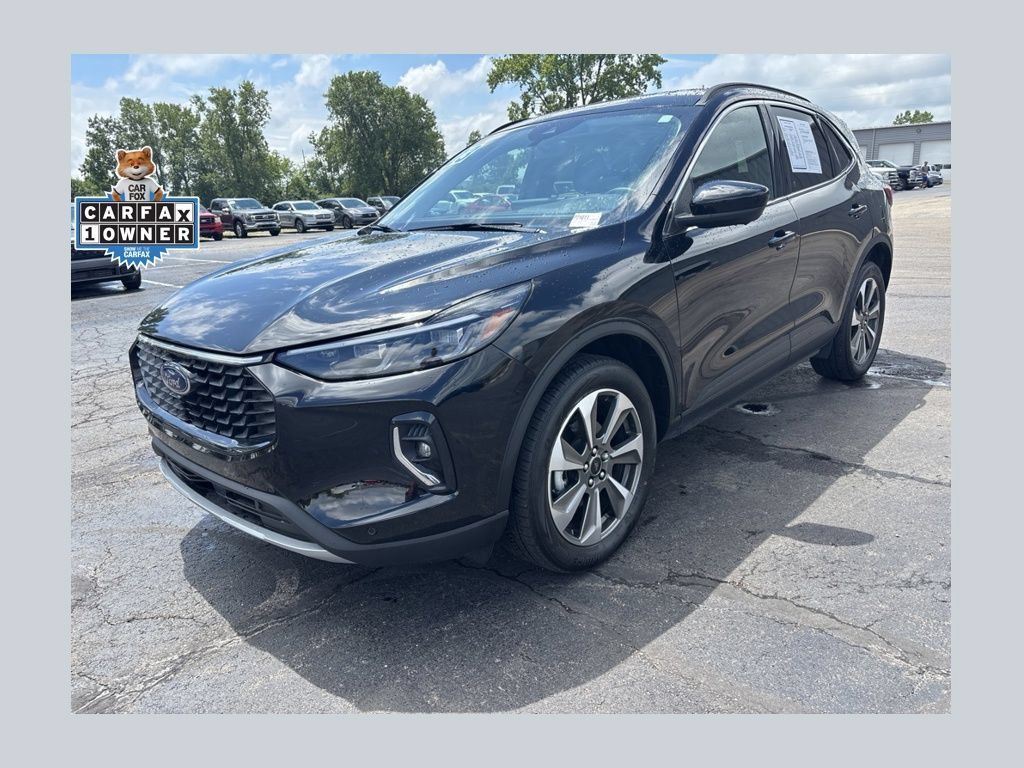 Used 2023 Ford Escape Platinum AWD/4WD image 1