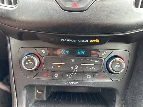 Used 2018 Ford Focus SE w/ Cold Weather Package FWD image 33