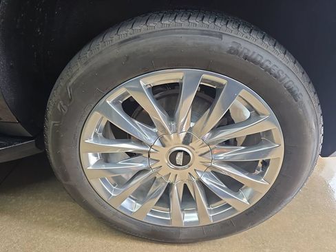 Used 2024 Cadillac Escalade ESV Premium Luxury AWD/4WD image 34