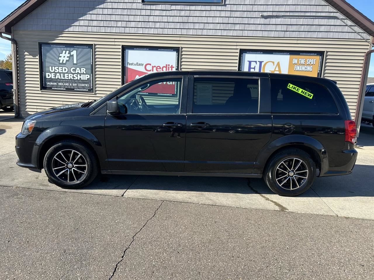 Used 2017 Dodge Grand Caravan SXT w/ Quick Order Package 29G SXT FWD image 8
