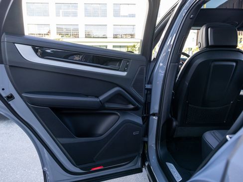 New 2026 Porsche Cayenne Coupe AWD/4WD image 39