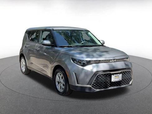 Used 2025 Kia Soul LX w/ LX Technology Package FWD image 3