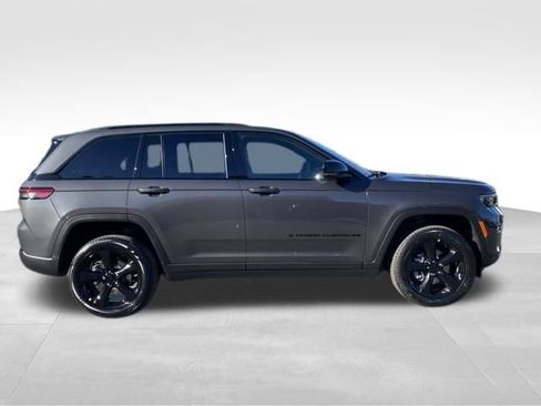 New 2025 Jeep Grand Cherokee Altitude image 8