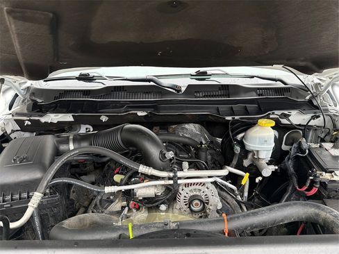 Used 2021 RAM 1500 Classic SLT image 12