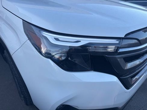 Used 2025 Subaru Forester Premium image 2