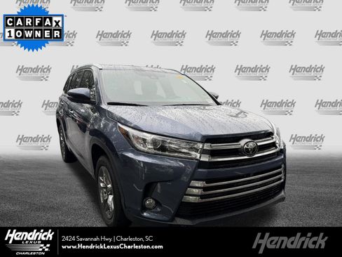 Used 2017 Toyota Highlander Limited Platinum FWD image 1