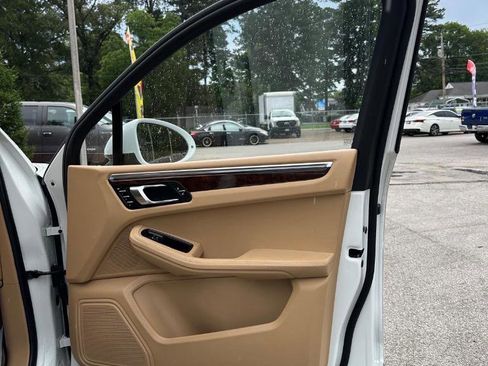 Used 2015 Porsche Macan S image 14