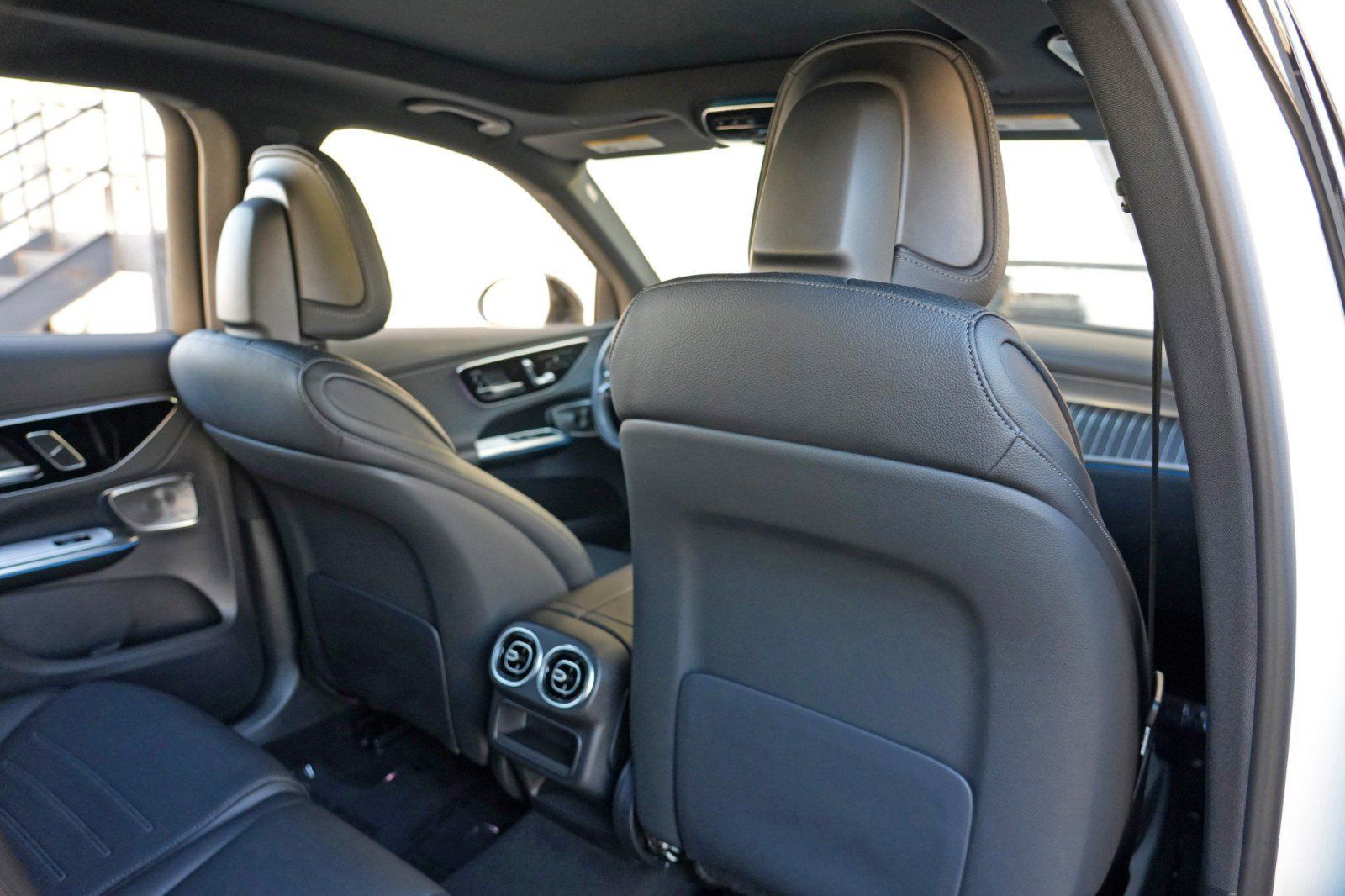 Used 2025 Mercedes-Benz GLC 350e 4MATIC w/ AMG Line image 41
