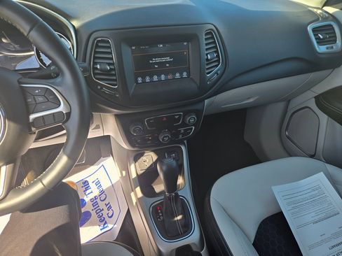 Used 2017 Jeep Compass Latitude w/ Popular Equipment Group image 9