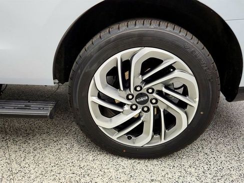 Used 2025 Lincoln Navigator Reserve AWD/4WD image 9
