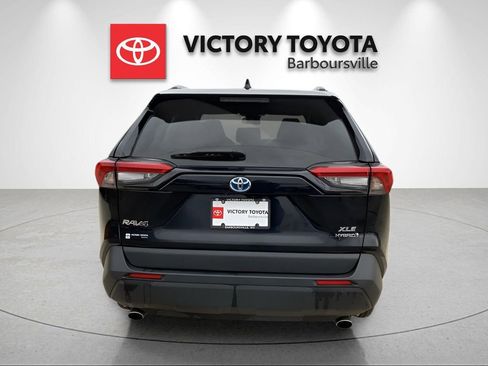 Used 2022 Toyota RAV4 XLE image 7