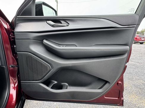 New 2025 Jeep Grand Cherokee Altitude AWD/4WD image 13