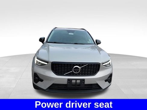 Used 2024 Volvo XC40 B5 Plus image 6