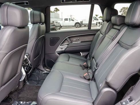 Used 2025 Land Rover Range Rover Long Wheelbase SE AWD/4WD image 23