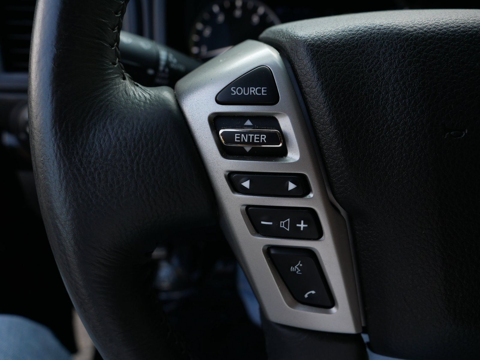 Certified 2024 Nissan Titan SV w/ SV Convenience Package AWD/4WD image 39