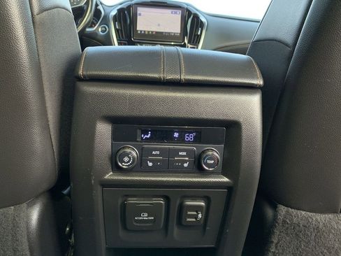 Used 2020 Chevrolet Traverse Premier image 36