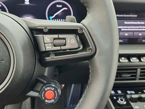 Used 2025 Porsche 911 Carrera image 32