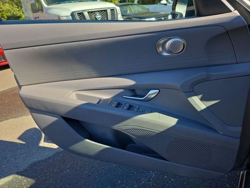Certified 2023 Hyundai Elantra SE image 37