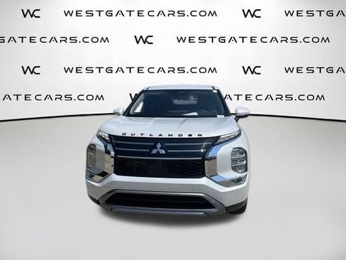 Used 2026 Mitsubishi Outlander LE FWD image 2