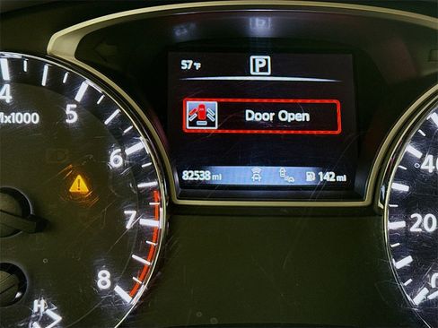 Used 2019 Nissan Pathfinder SL image 17