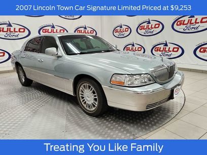 Used 2007 Lincoln Town Car Signature Limited