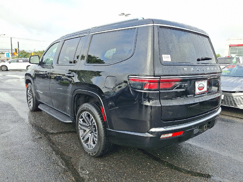 Used 2025 Jeep Wagoneer Series II w/ 8-Passenger Seating Package AWD/4WD image 4