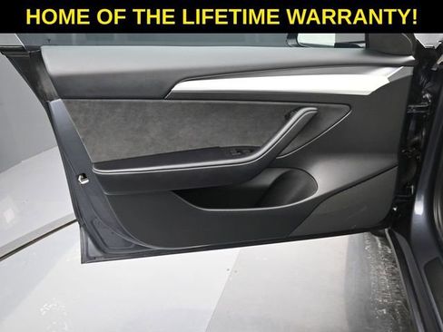 Used 2023 Tesla Model 3 Standard Range image 11