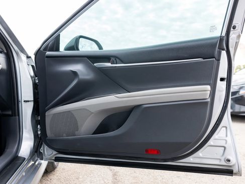 Used 2021 Toyota Camry LE image 14