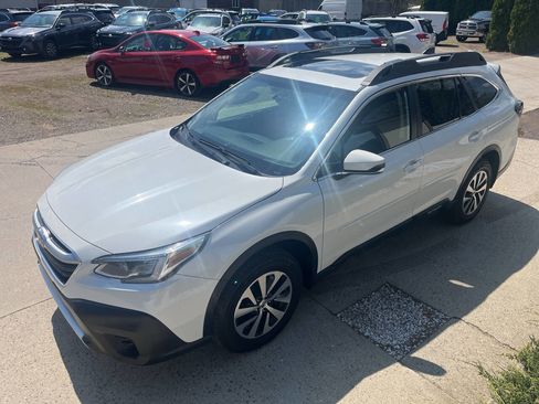 Used 2022 Subaru Outback Premium AWD/4WD image 4