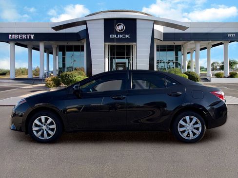 Used 2016 Toyota Corolla LE FWD image 7