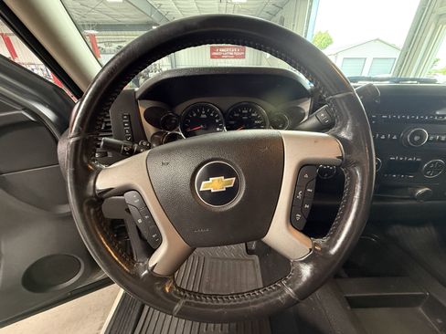 Used 2011 Chevrolet Silverado 2500 LT w/ Interior Plus Package AWD/4WD image 21