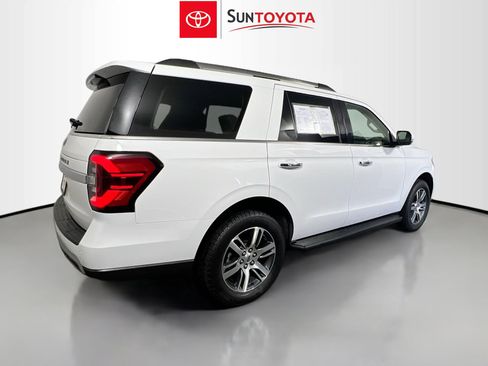 Used 2024 Ford Expedition Limited RWD image 4