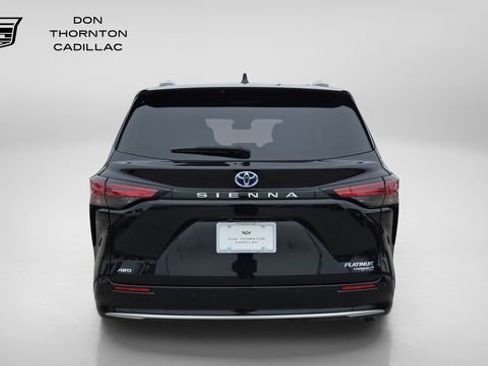 Used 2023 Toyota Sienna Platinum AWD/4WD image 4