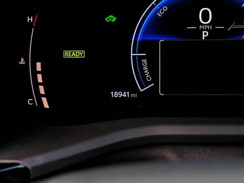 Used 2025 Toyota Camry SE FWD image 18