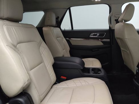 Used 2018 Ford Explorer Platinum AWD/4WD image 19