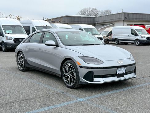 Used 2024 Hyundai Ioniq 6 SEL image 1