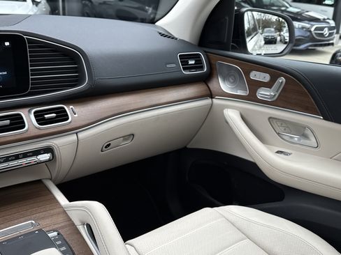 Used 2022 Mercedes-Benz GLS 450 4MATIC image 28