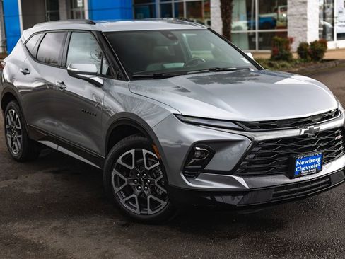 Used 2025 Chevrolet Blazer RS AWD/4WD image 2